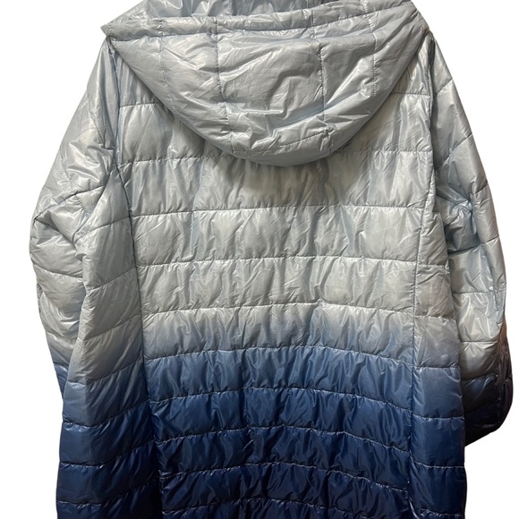Light blue to dark blue ombre, lightweight, puffer jacket with hood size 1X/22 - Picture 2 of 2